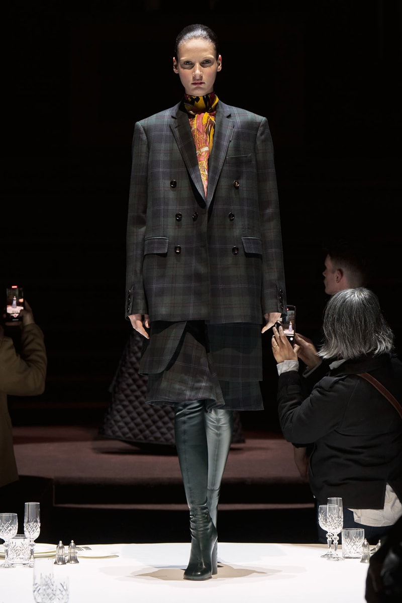 Burberry Fall Winter Collection Runway Show Womenswear Riccardo Tisci Images