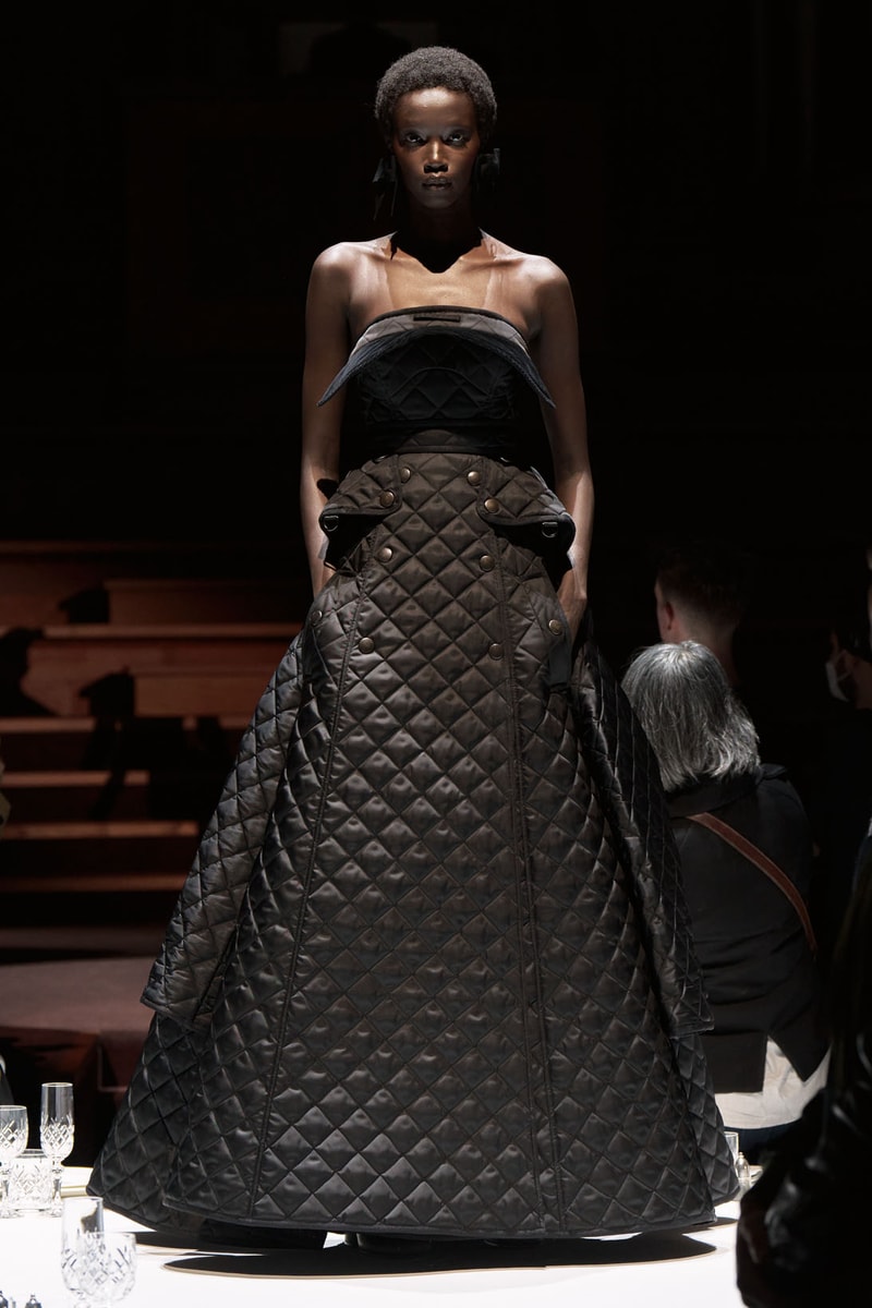 Burberry Fall Winter Collection Runway Show Womenswear Riccardo Tisci Images