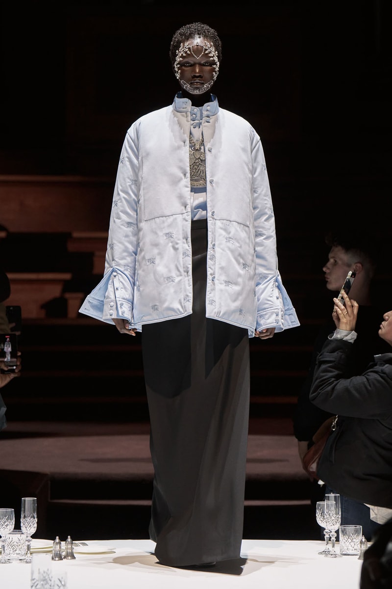 Burberry Fall Winter Collection Runway Show Womenswear Riccardo Tisci Images