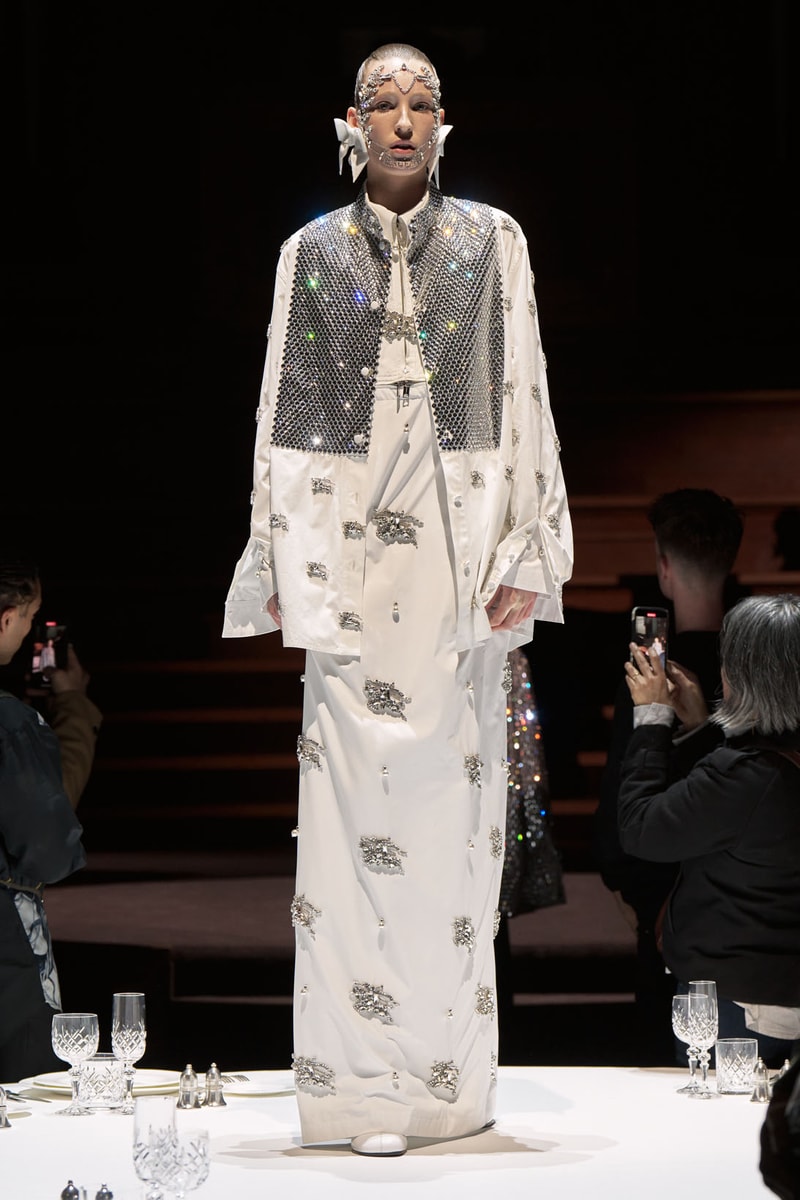 Burberry Fall Winter Collection Runway Show Womenswear Riccardo Tisci Images