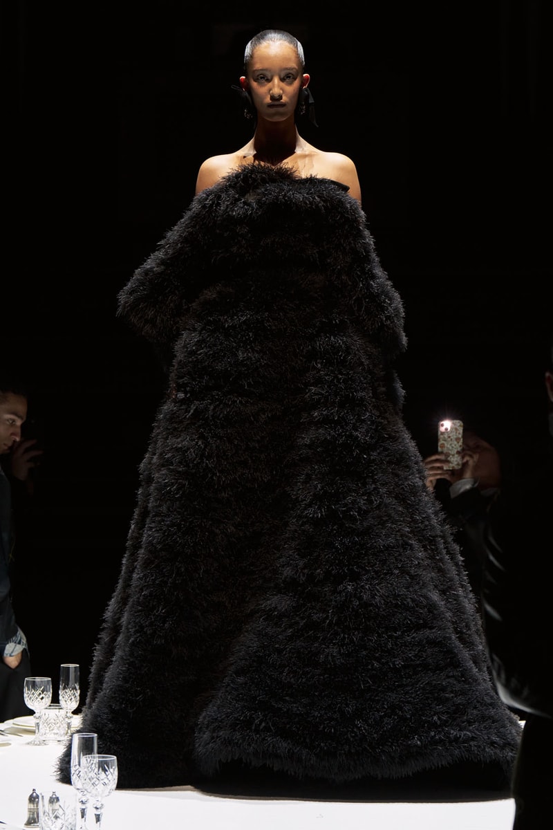 Burberry Fall Winter Collection Runway Show Womenswear Riccardo Tisci Images