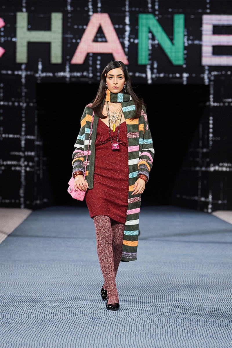 Chanel fall/winter 2022/2023 ready to wear collection tweed leather skirts dresses suits leggings tights 