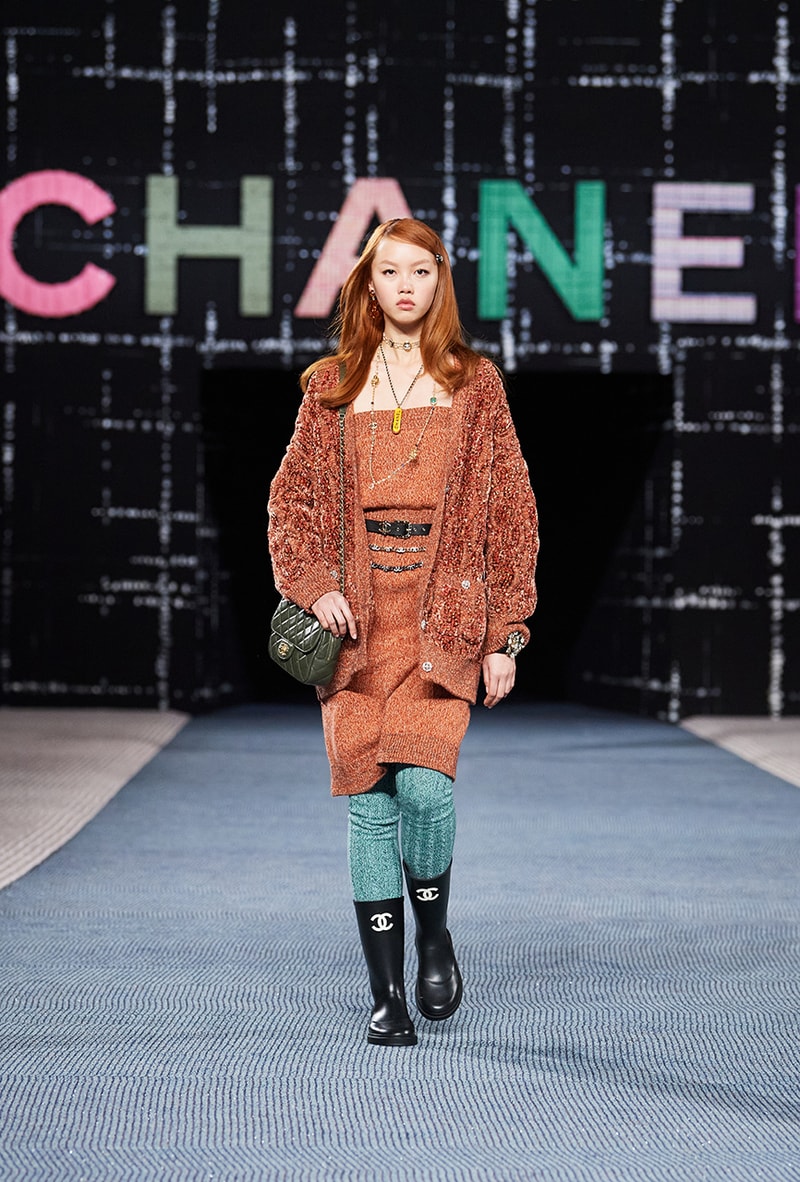 Chanel fall/winter 2022/2023 ready to wear collection tweed leather skirts dresses suits leggings tights 