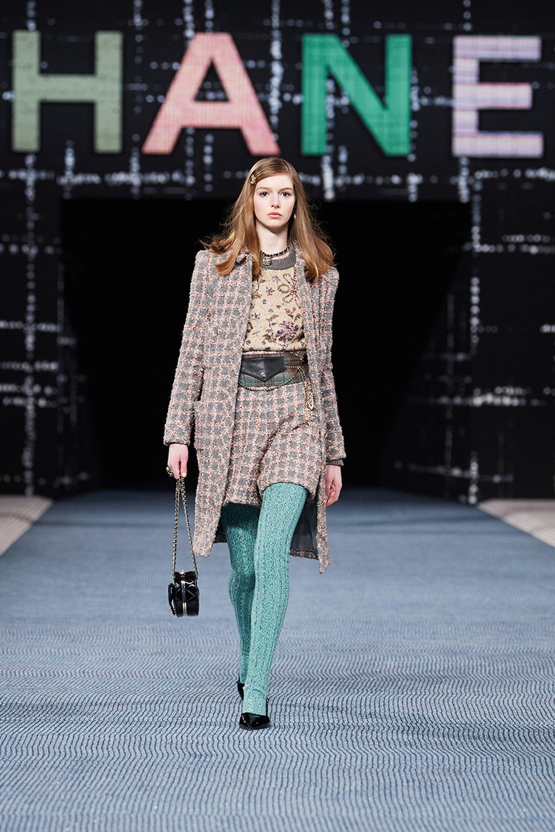 Chanel fall/winter 2022/2023 ready to wear collection tweed leather skirts dresses suits leggings tights 