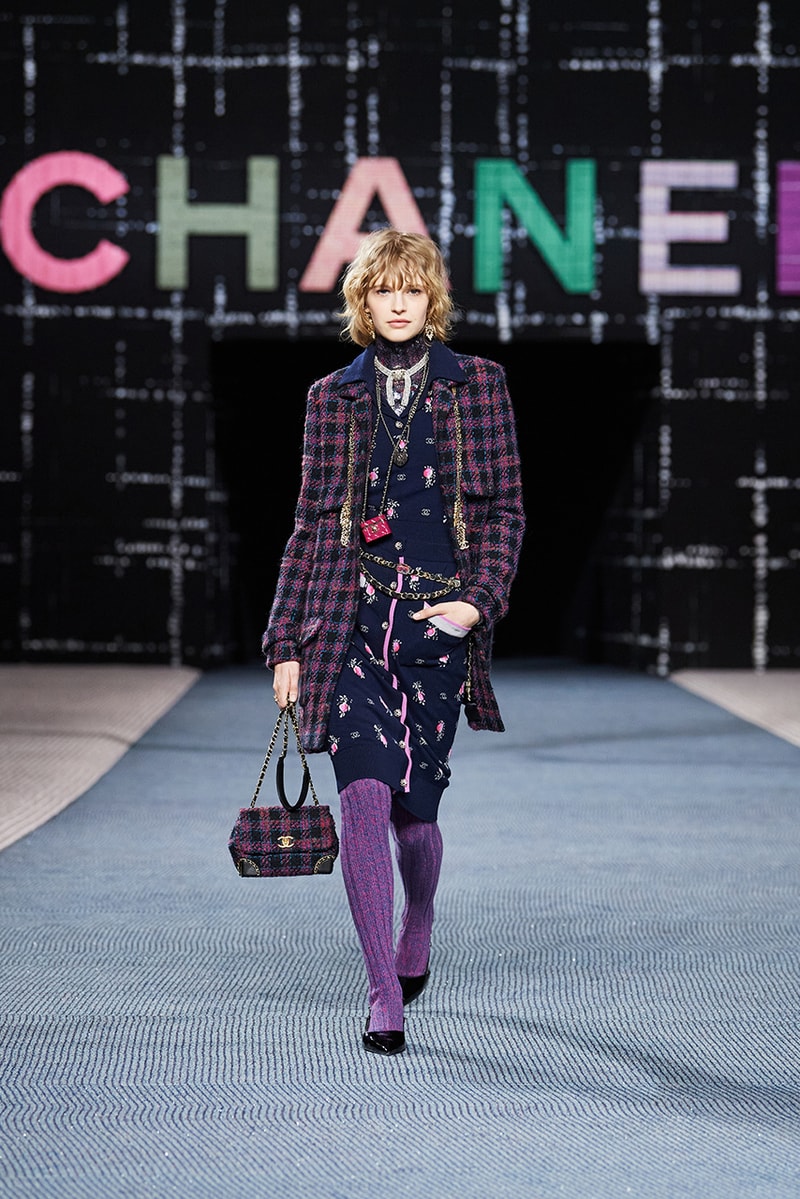 Chanel fall/winter 2022/2023 ready to wear collection tweed leather skirts dresses suits leggings tights 