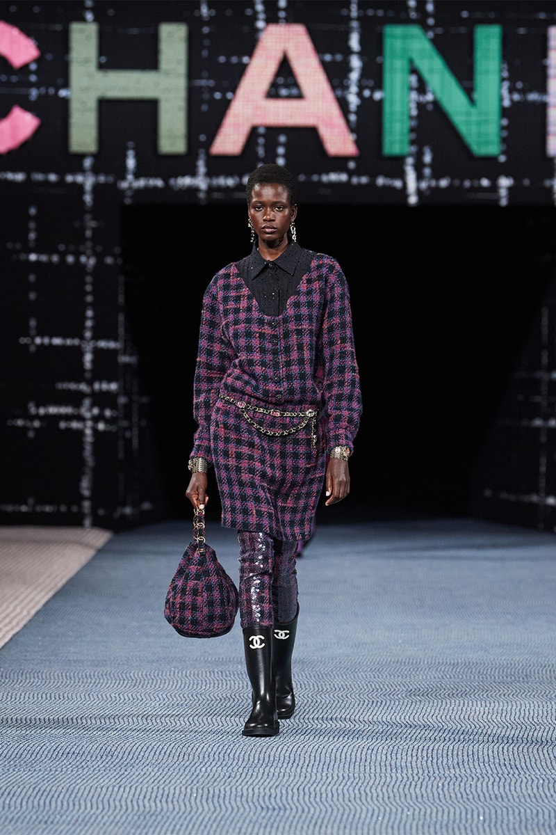 Chanel fall/winter 2022/2023 ready to wear collection tweed leather skirts dresses suits leggings tights 