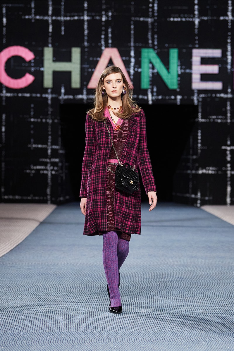 Chanel fall/winter 2022/2023 ready to wear collection tweed leather skirts dresses suits leggings tights 