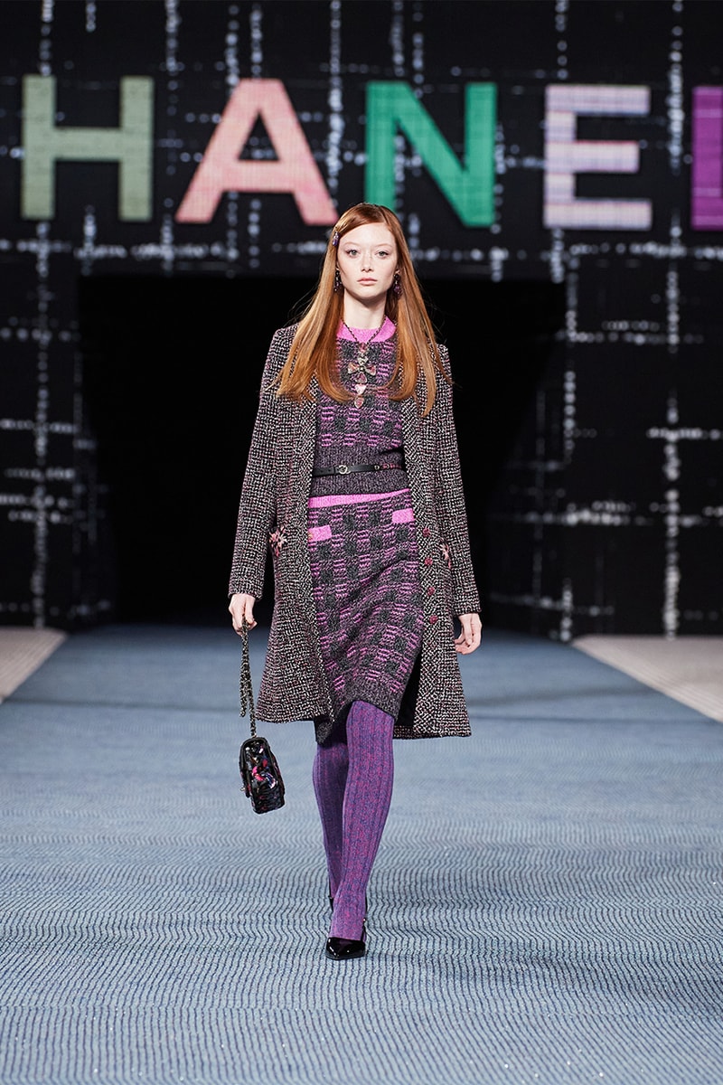 Chanel fall/winter 2022/2023 ready to wear collection tweed leather skirts dresses suits leggings tights 