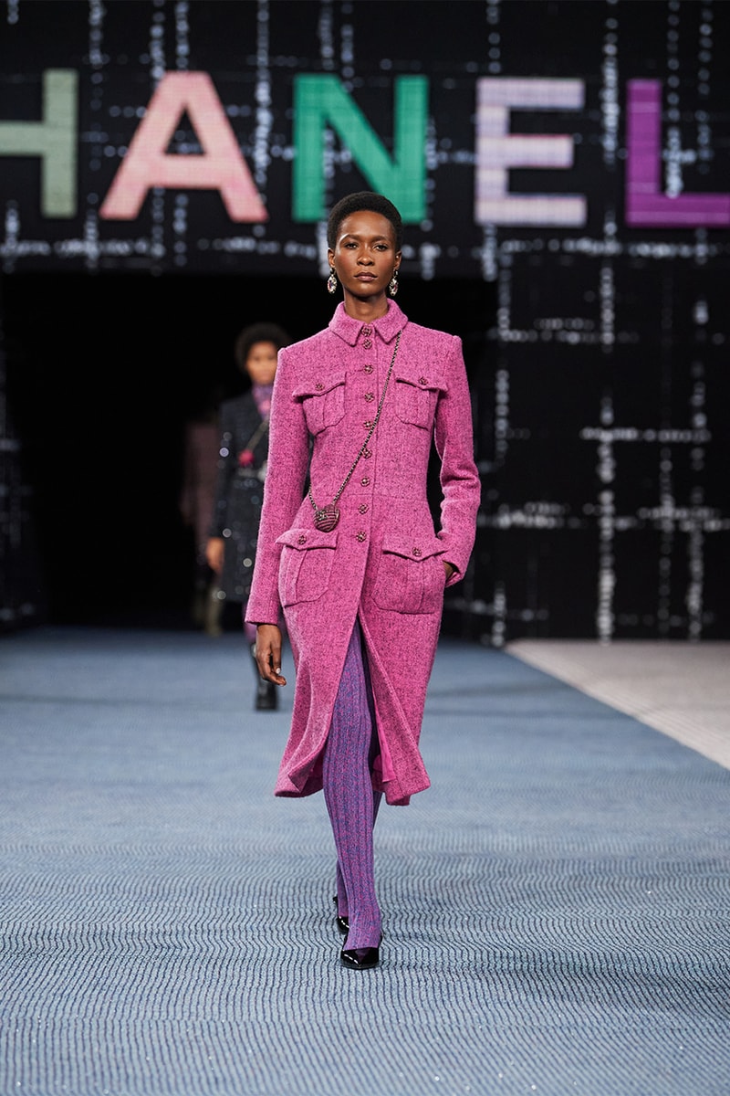 Chanel fall/winter 2022/2023 ready to wear collection tweed leather skirts dresses suits leggings tights 