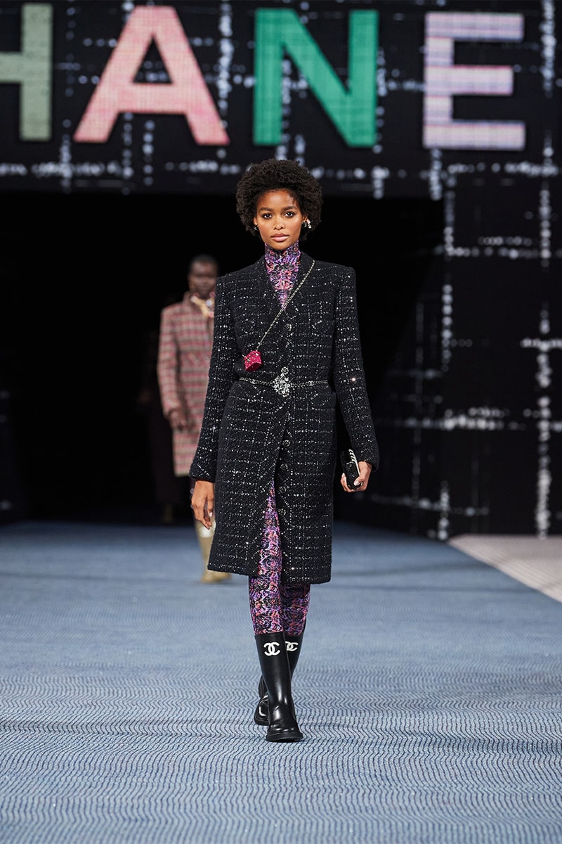 Chanel fall/winter 2022/2023 ready to wear collection tweed leather skirts dresses suits leggings tights 