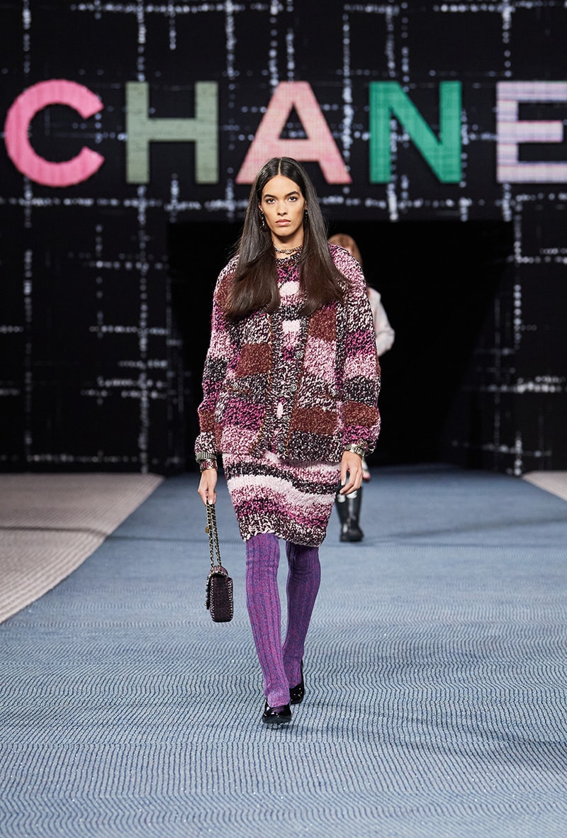 Chanel fall/winter 2022/2023 ready to wear collection tweed leather skirts dresses suits leggings tights 