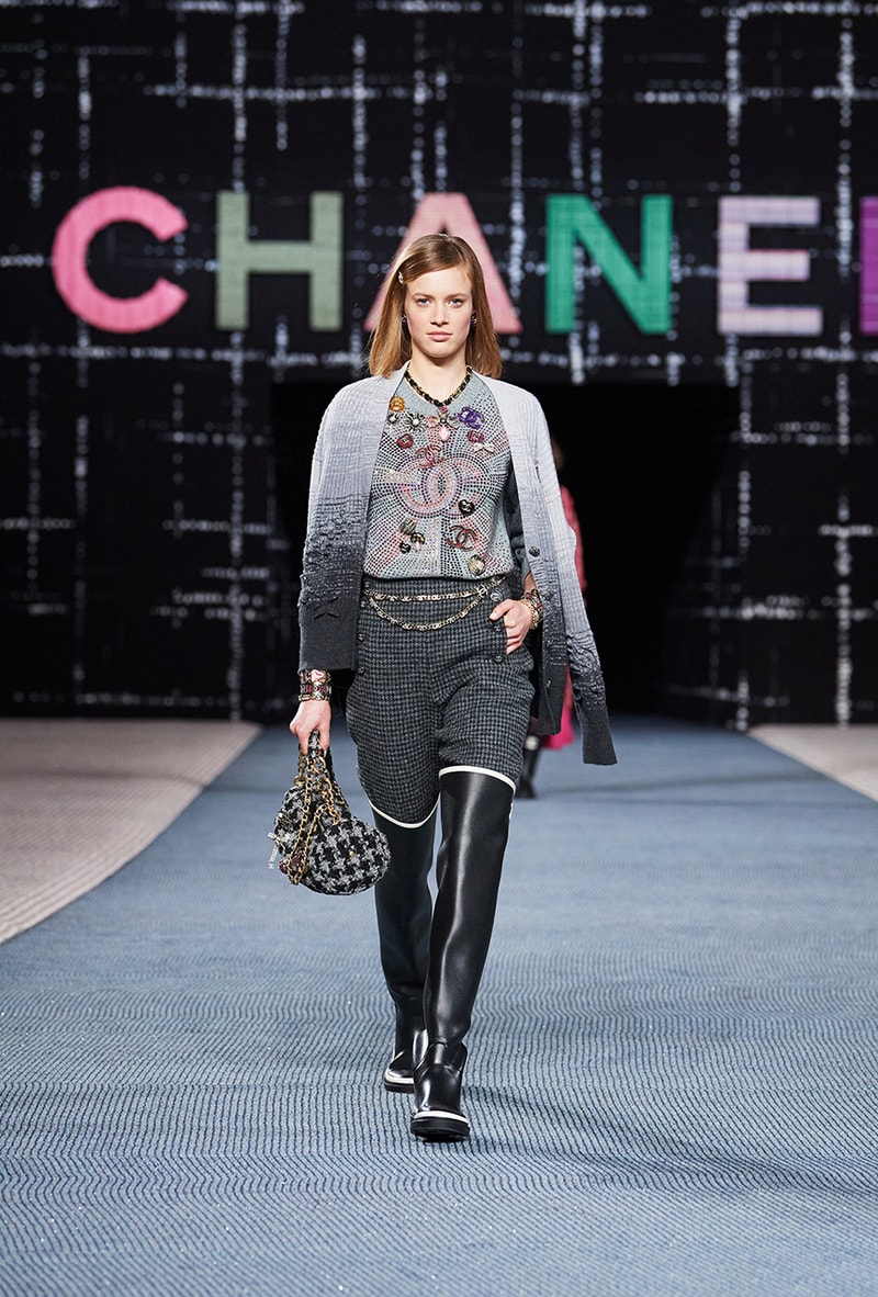 Chanel fall/winter 2022/2023 ready to wear collection tweed leather skirts dresses suits leggings tights 