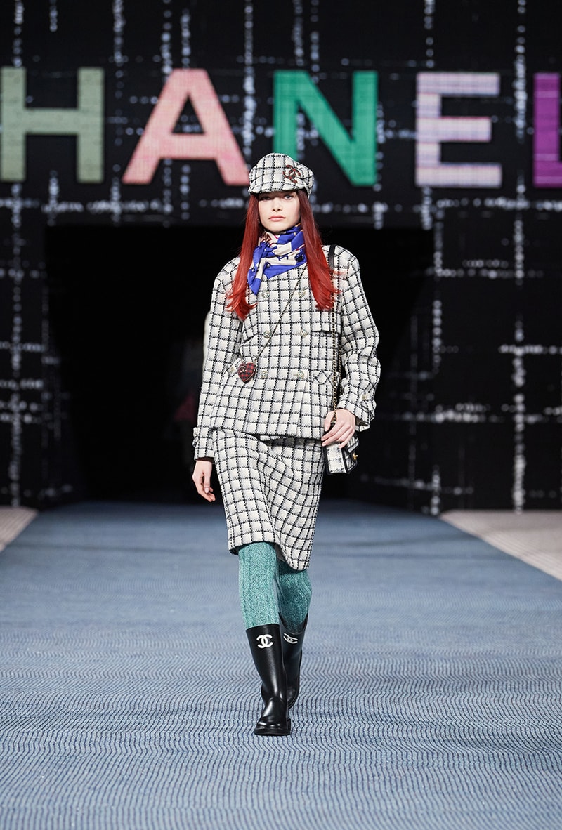 Chanel fall/winter 2022/2023 ready to wear collection tweed leather skirts dresses suits leggings tights 