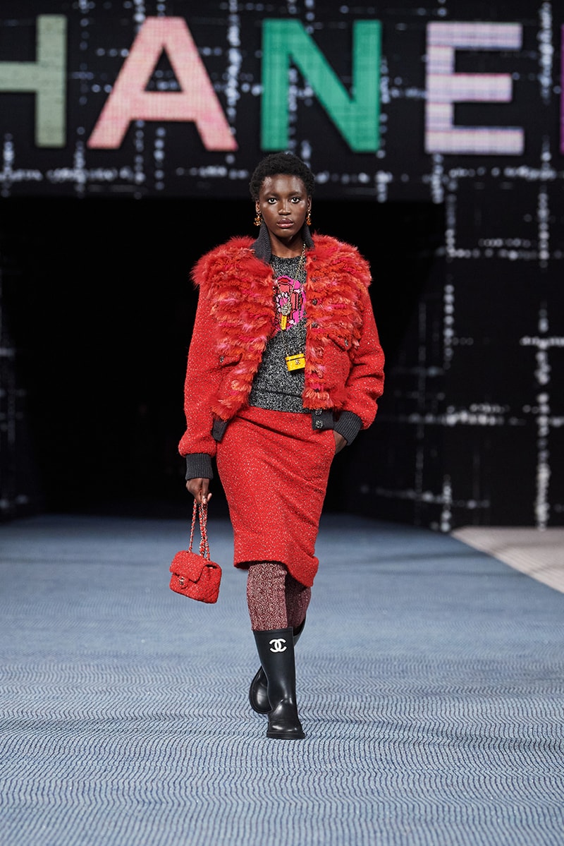 Chanel fall/winter 2022/2023 ready to wear collection tweed leather skirts dresses suits leggings tights 