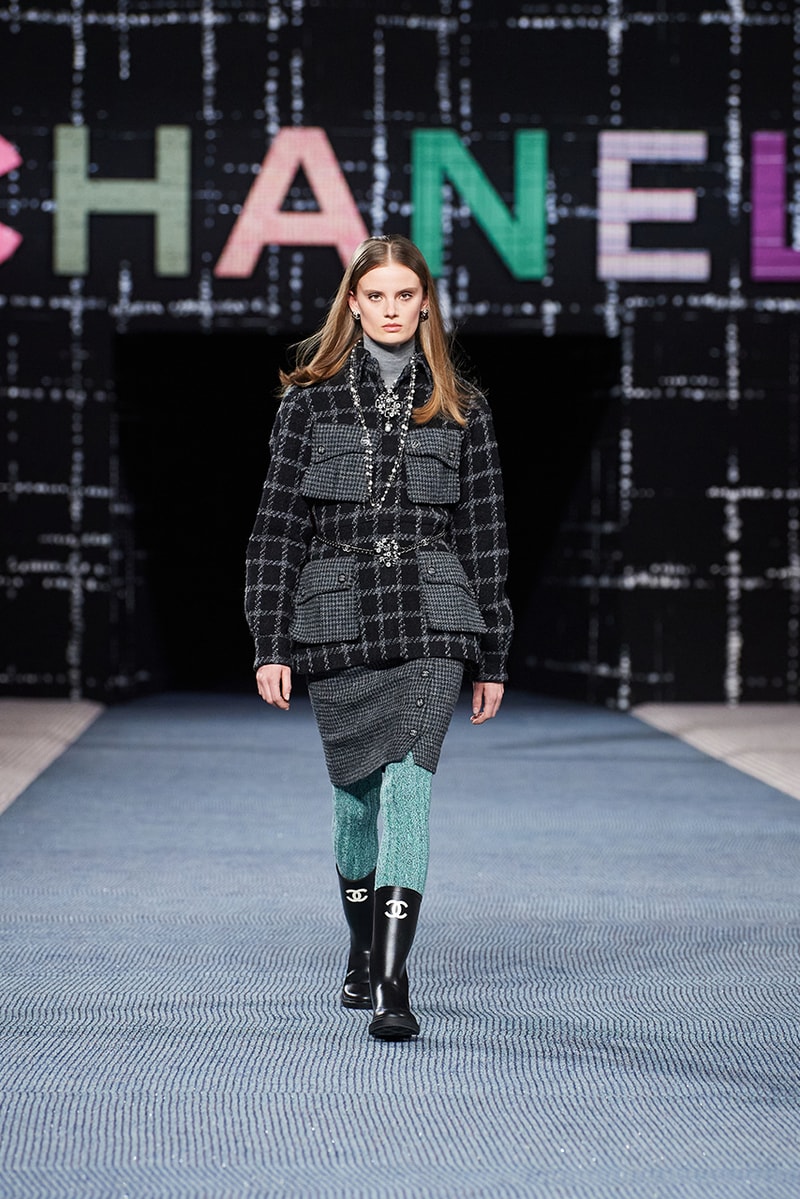 Chanel fall/winter 2022/2023 ready to wear collection tweed leather skirts dresses suits leggings tights 