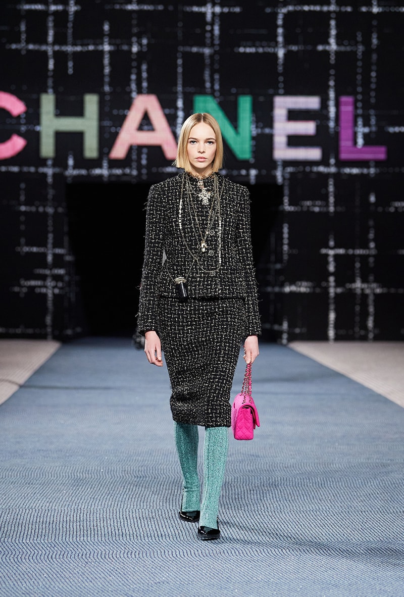 Chanel fall/winter 2022/2023 ready to wear collection tweed leather skirts dresses suits leggings tights 