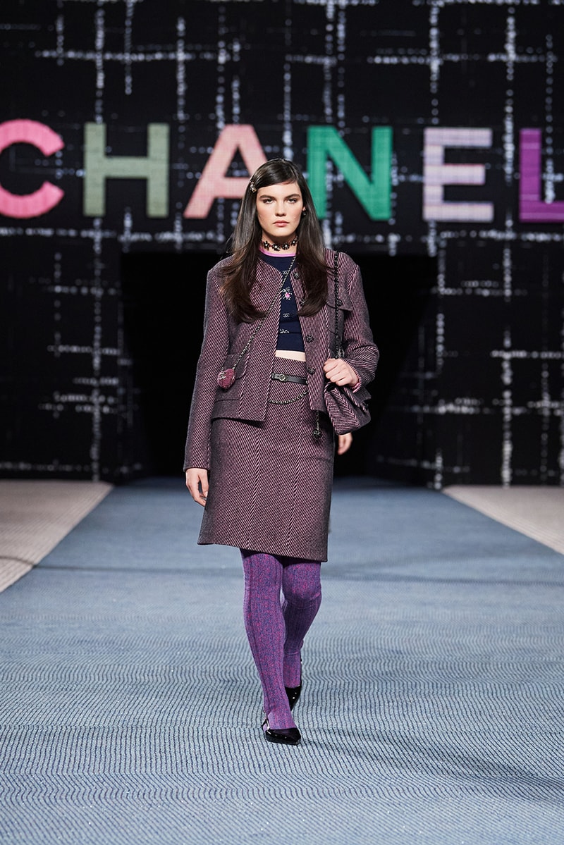 Chanel fall/winter 2022/2023 ready to wear collection tweed leather skirts dresses suits leggings tights 