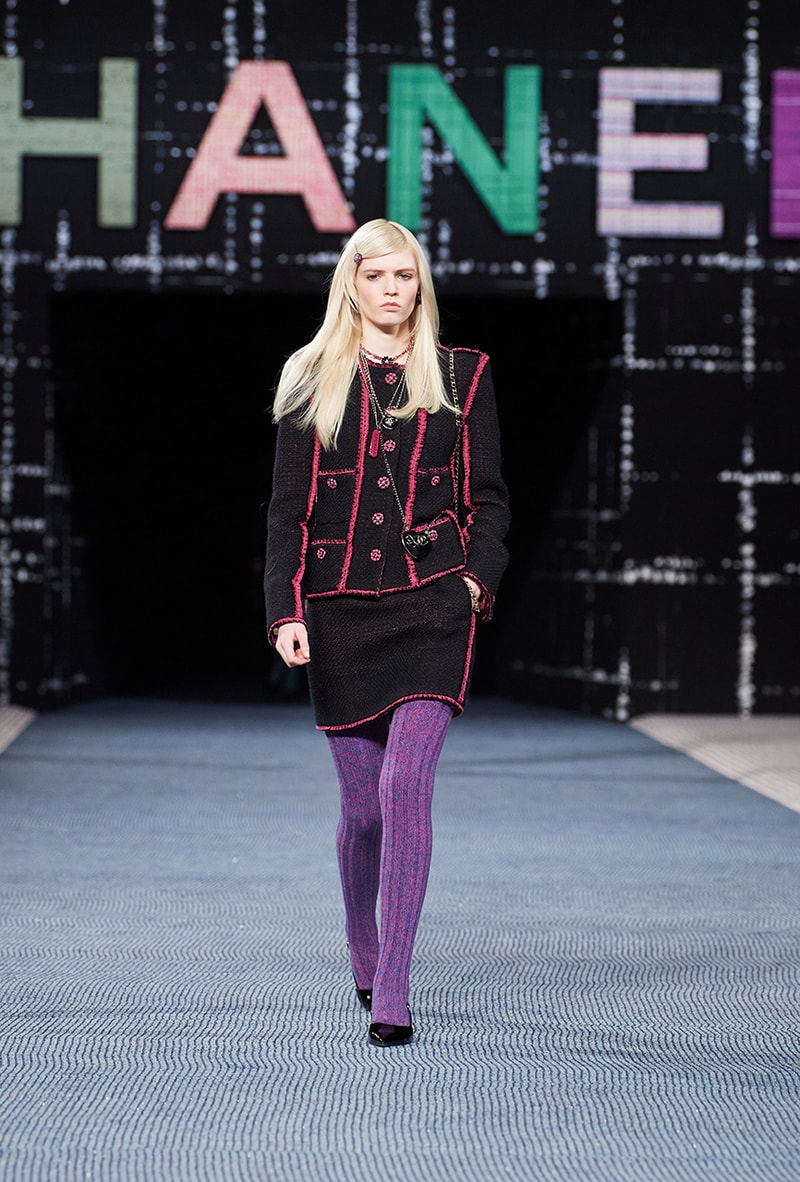 Chanel fall/winter 2022/2023 ready to wear collection tweed leather skirts dresses suits leggings tights 