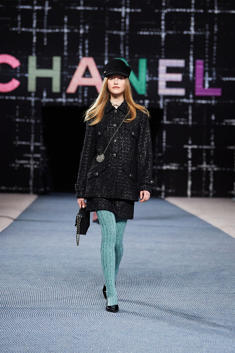Chanel fall/winter 2022/2023 ready to wear collection tweed leather skirts dresses suits leggings tights 