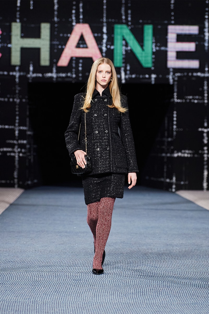 Chanel fall/winter 2022/2023 ready to wear collection tweed leather skirts dresses suits leggings tights 