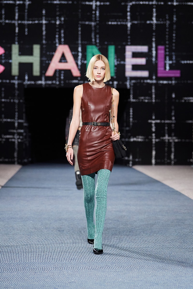Chanel fall/winter 2022/2023 ready to wear collection tweed leather skirts dresses suits leggings tights 