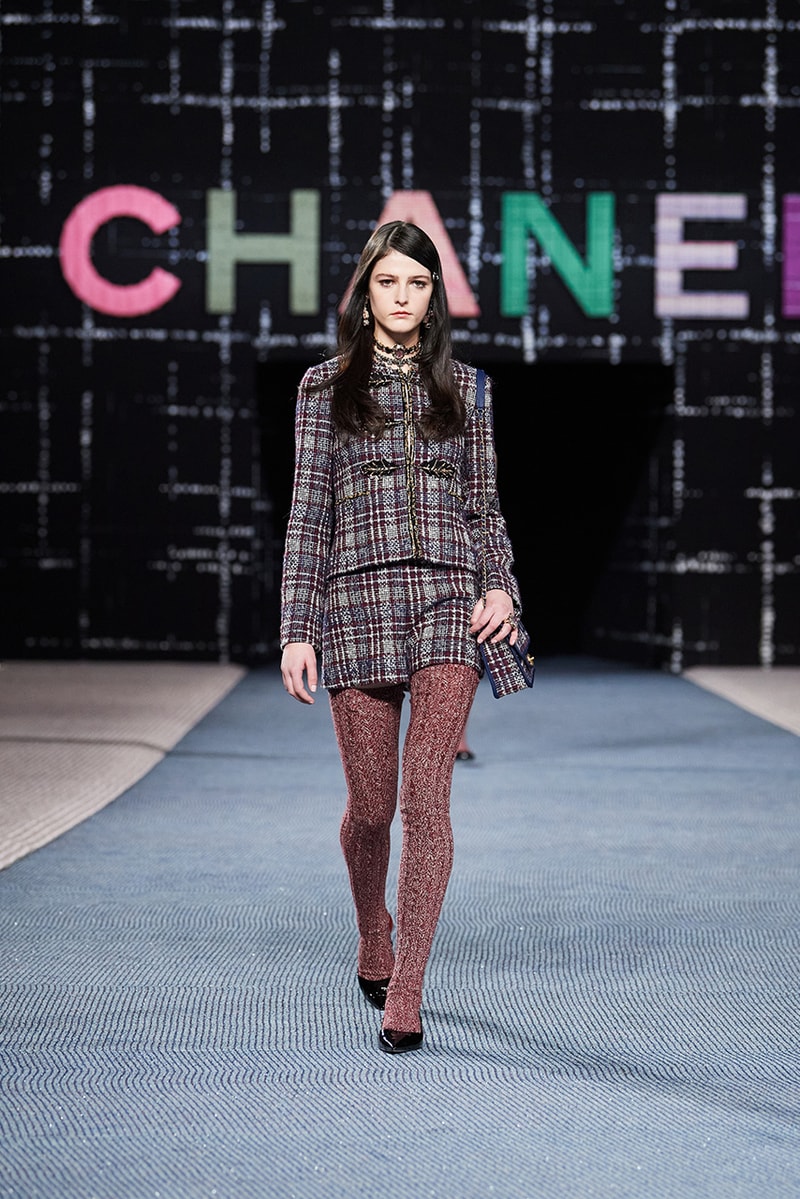 Chanel fall/winter 2022/2023 ready to wear collection tweed leather skirts dresses suits leggings tights 