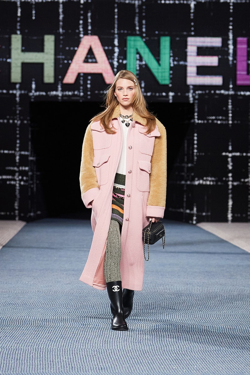 Chanel fall/winter 2022/2023 ready to wear collection tweed leather skirts dresses suits leggings tights 