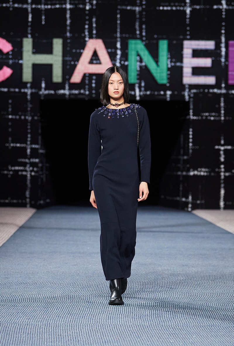 Chanel fall/winter 2022/2023 ready to wear collection tweed leather skirts dresses suits leggings tights 