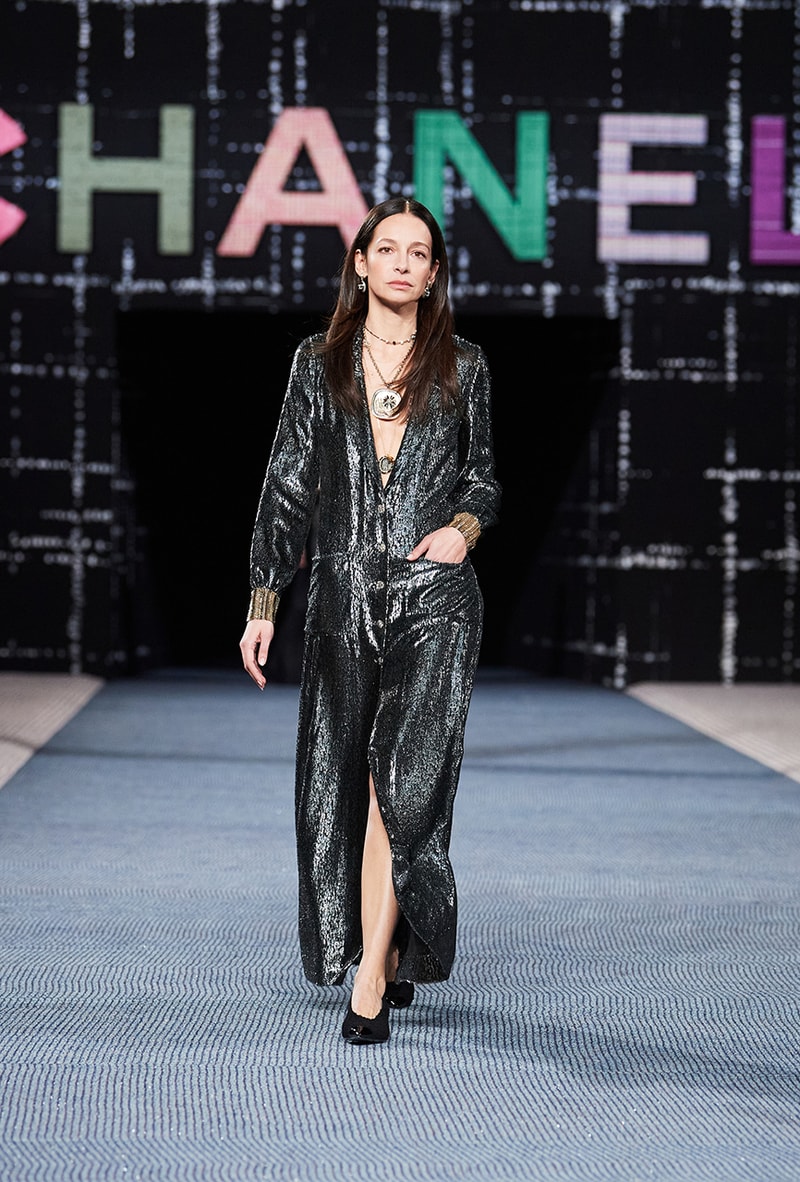 Chanel fall/winter 2022/2023 ready to wear collection tweed leather skirts dresses suits leggings tights 