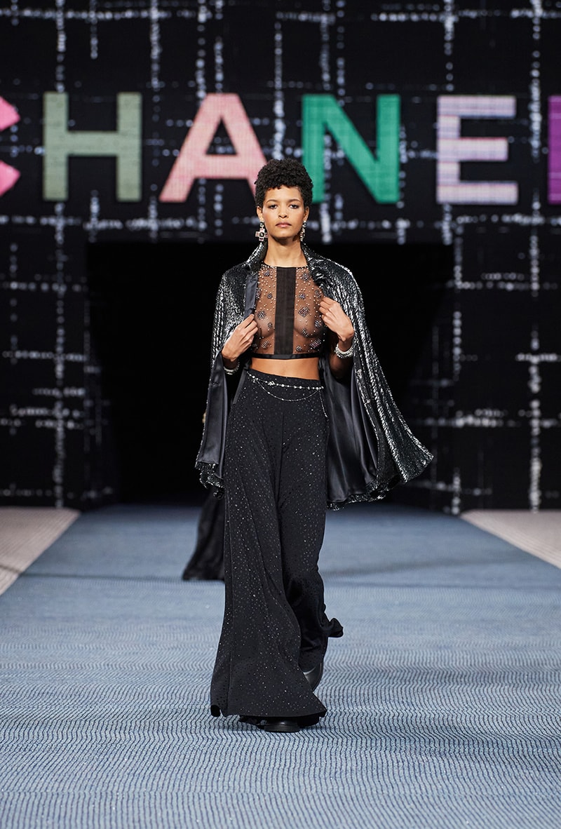 Chanel fall/winter 2022/2023 ready to wear collection tweed leather skirts dresses suits leggings tights 