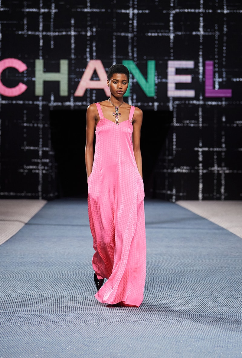 Chanel fall/winter 2022/2023 ready to wear collection tweed leather skirts dresses suits leggings tights 