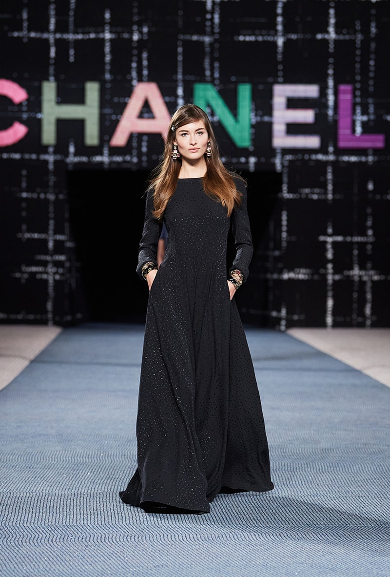 Chanel fall/winter 2022/2023 ready to wear collection tweed leather skirts dresses suits leggings tights 