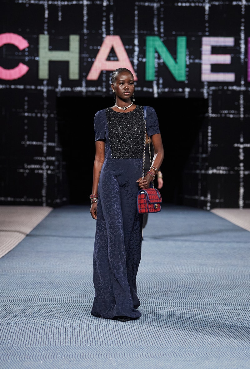 Chanel fall/winter 2022/2023 ready to wear collection tweed leather skirts dresses suits leggings tights 