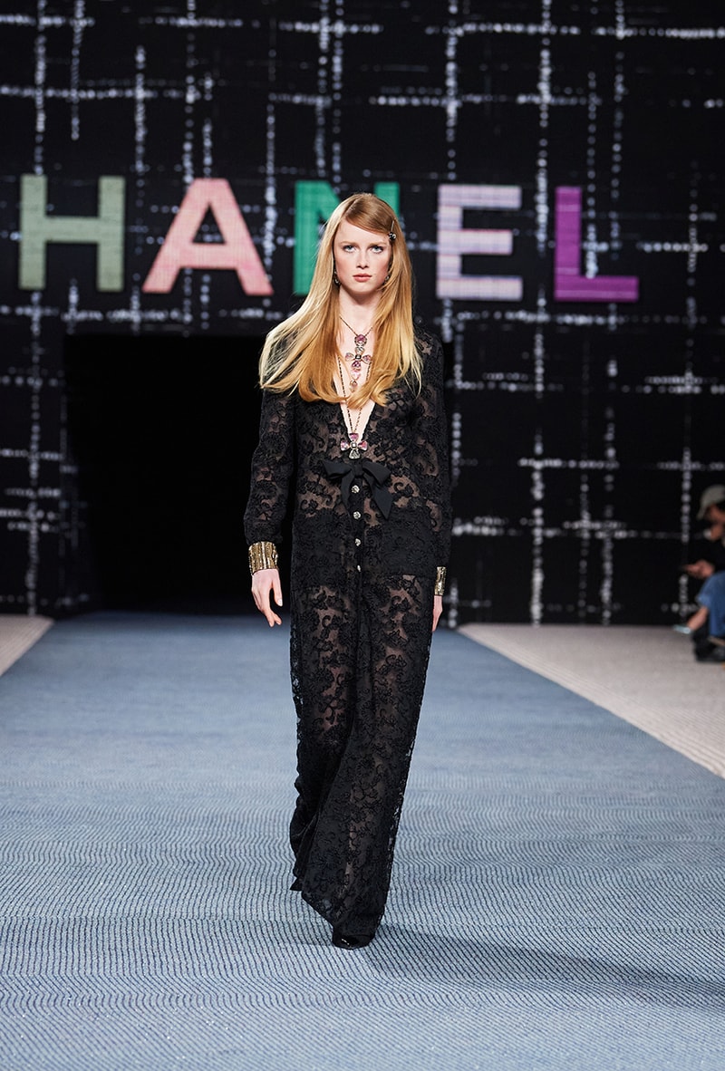 Chanel fall/winter 2022/2023 ready to wear collection tweed leather skirts dresses suits leggings tights 