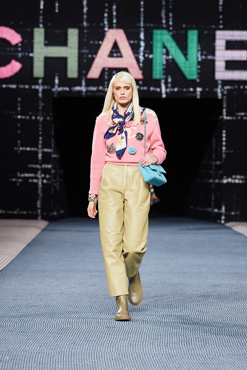 Chanel fall/winter 2022/2023 ready to wear collection tweed leather skirts dresses suits leggings tights 