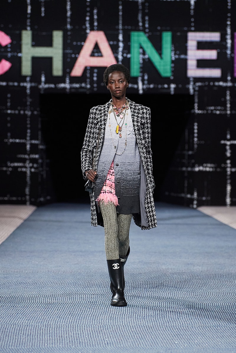 Chanel fall/winter 2022/2023 ready to wear collection tweed leather skirts dresses suits leggings tights 