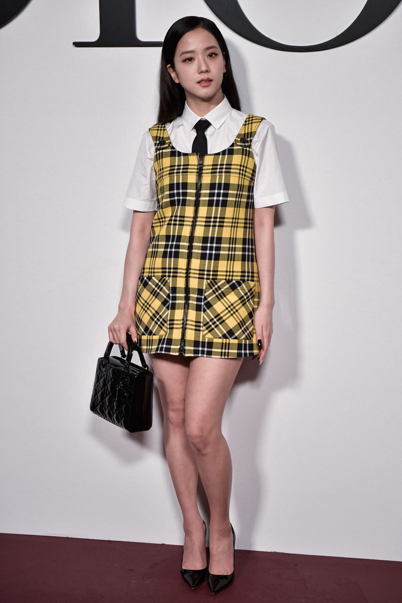 jisoo blackpink dior fw22 show parish fashion week plaid yellow outfit clueless cher 