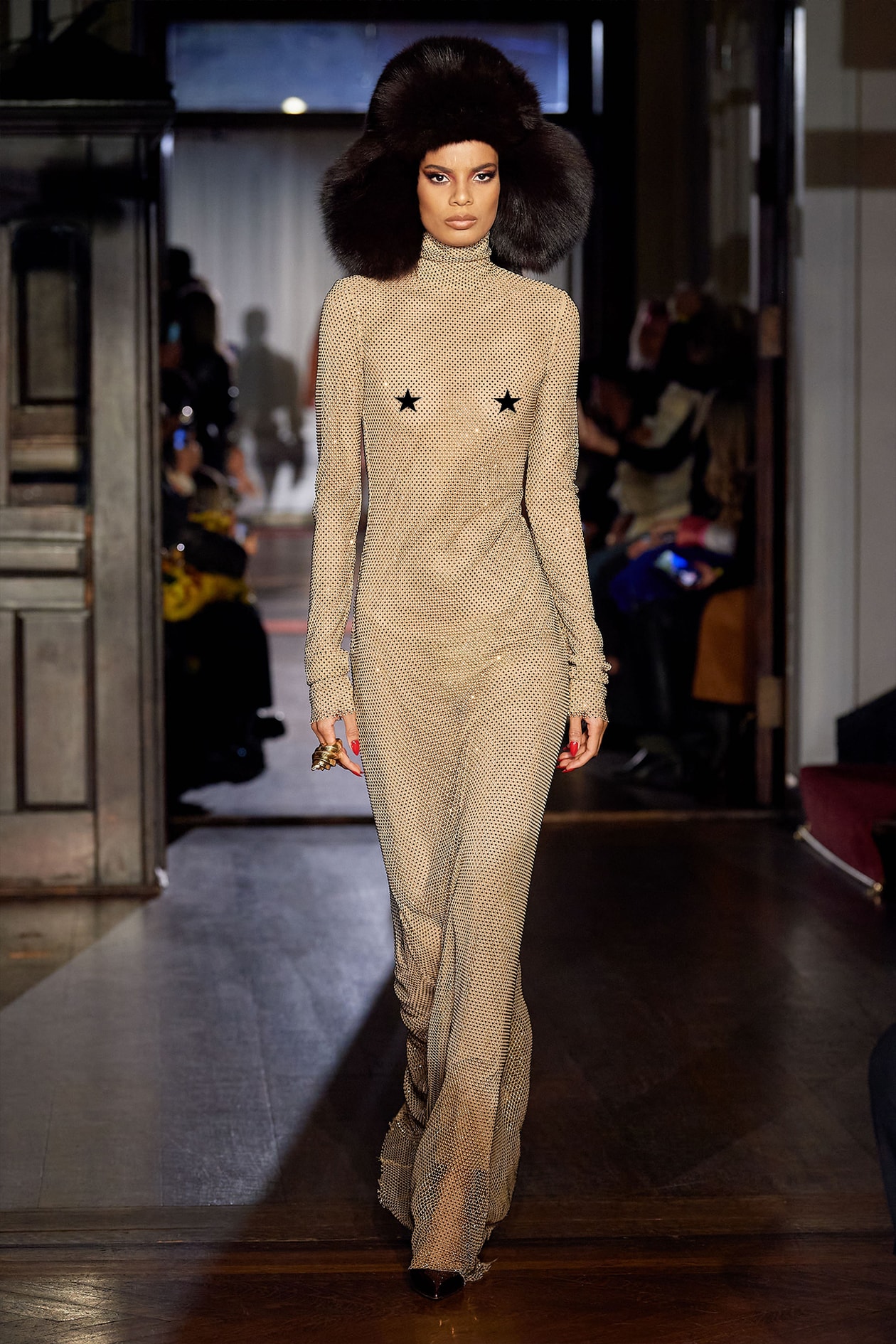 Braless Trend FW22 Runway valentino gcds 