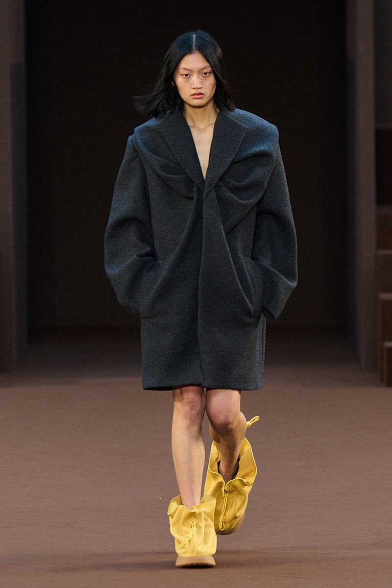 Loewe Fall 2022 Ready To Wear Collection
