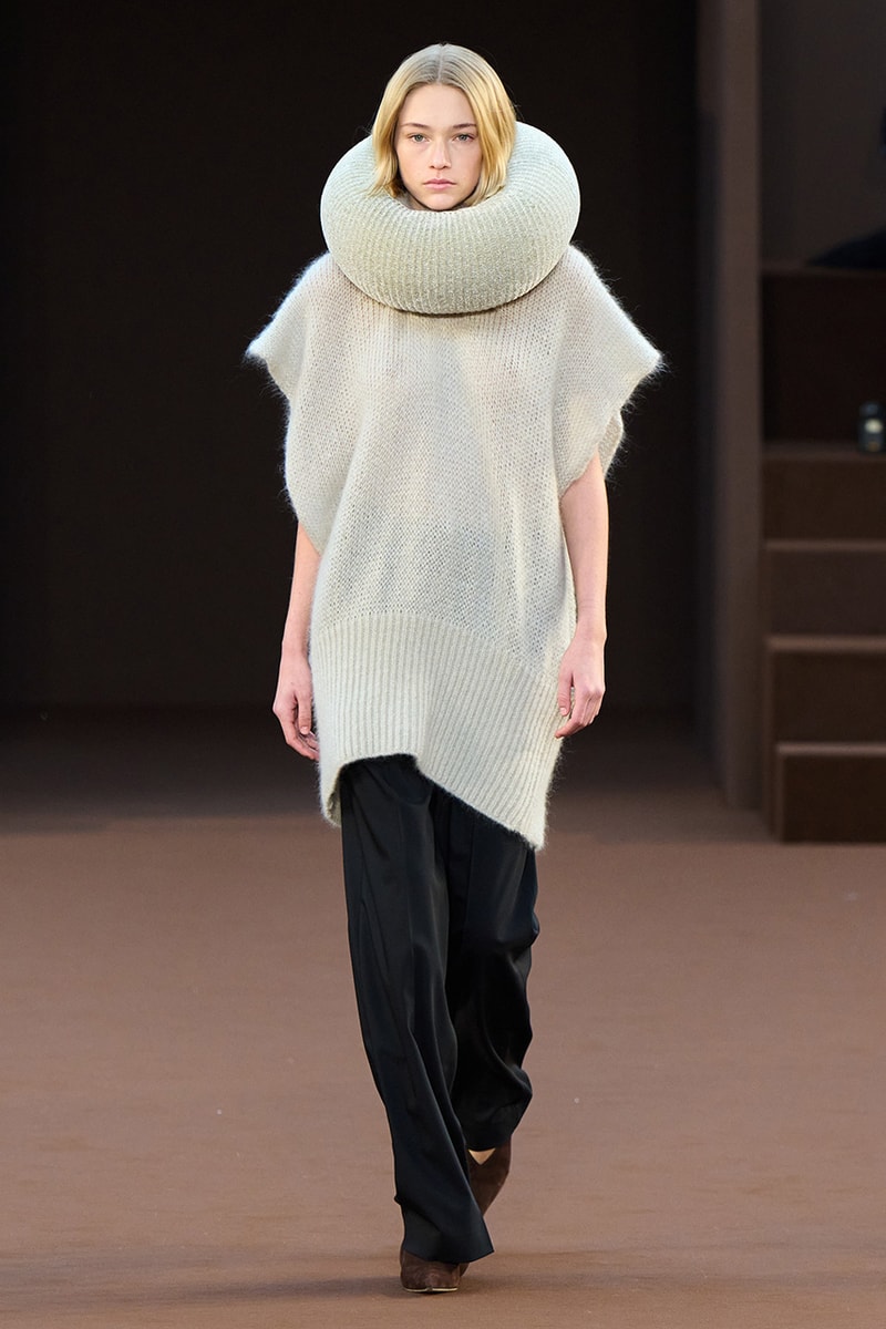 Loewe Fall 2022 Ready To Wear Collection