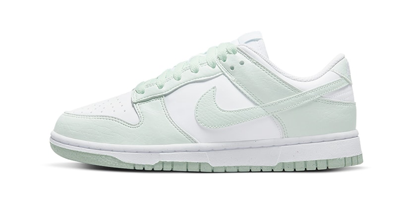 white nike shoes lime green dunk