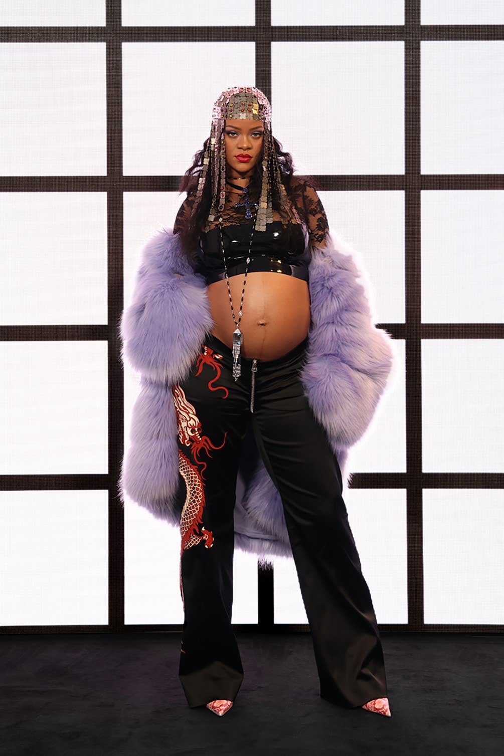rihanna pregnancy outfits photos fashion style maternity baby bump pregnant 
