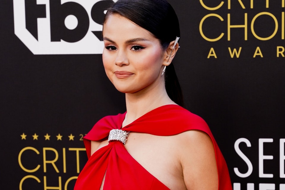 Selena Gomez's Nails at the Critics Choice Awards | Hypebae Selena Gomez's Nails at the Critics Choice Awards | Hypebae