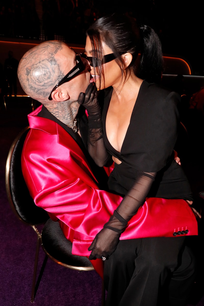 Kourtney kardashian travis barker pda meaning couple eharmony