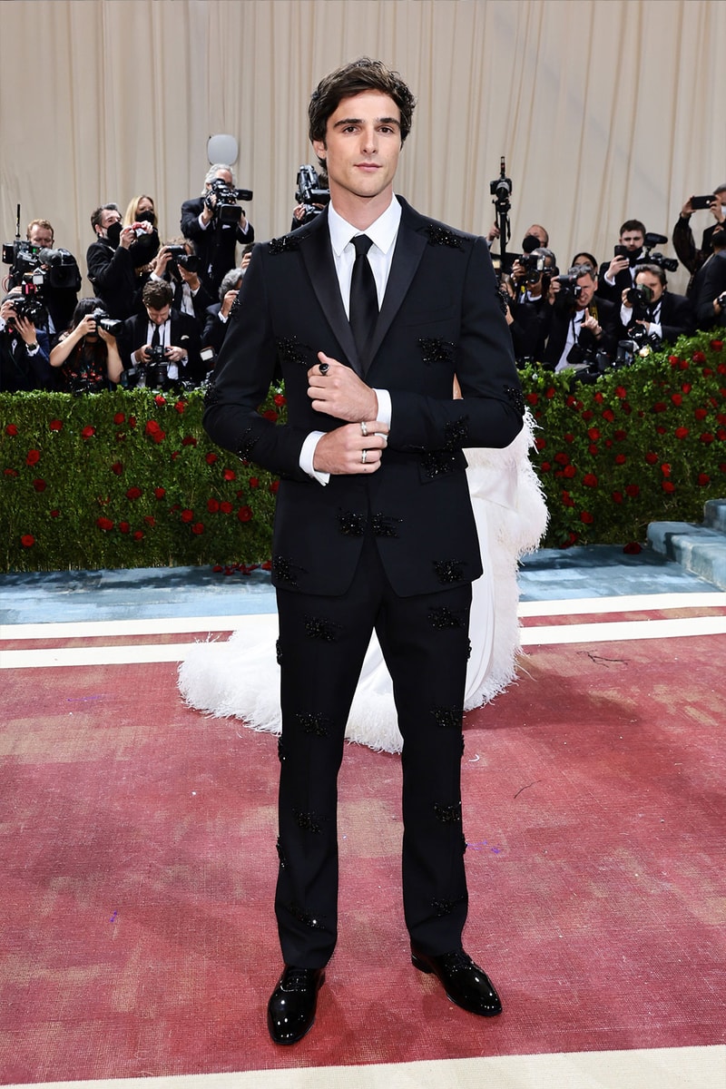Met Gala Burberry Celebrities Bella Hadid Naomi Campbell Irina Shayk Nicki Minaj Outfits Red Carpet 
