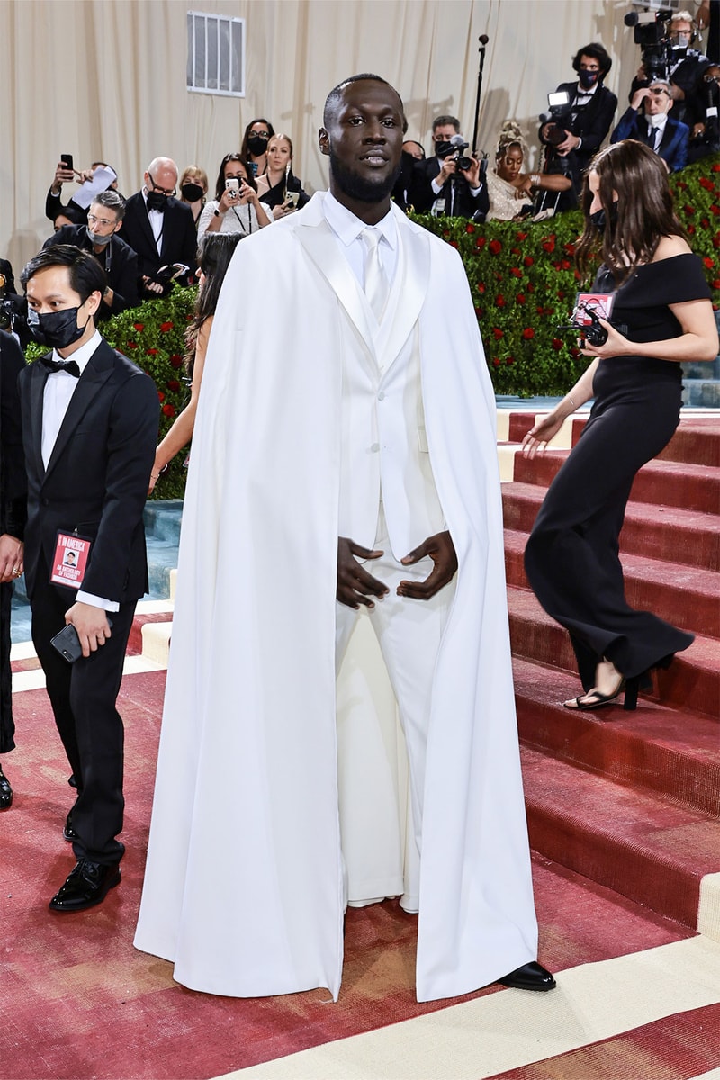 Met Gala Burberry Celebrities Bella Hadid Naomi Campbell Irina Shayk Nicki Minaj Outfits Red Carpet 