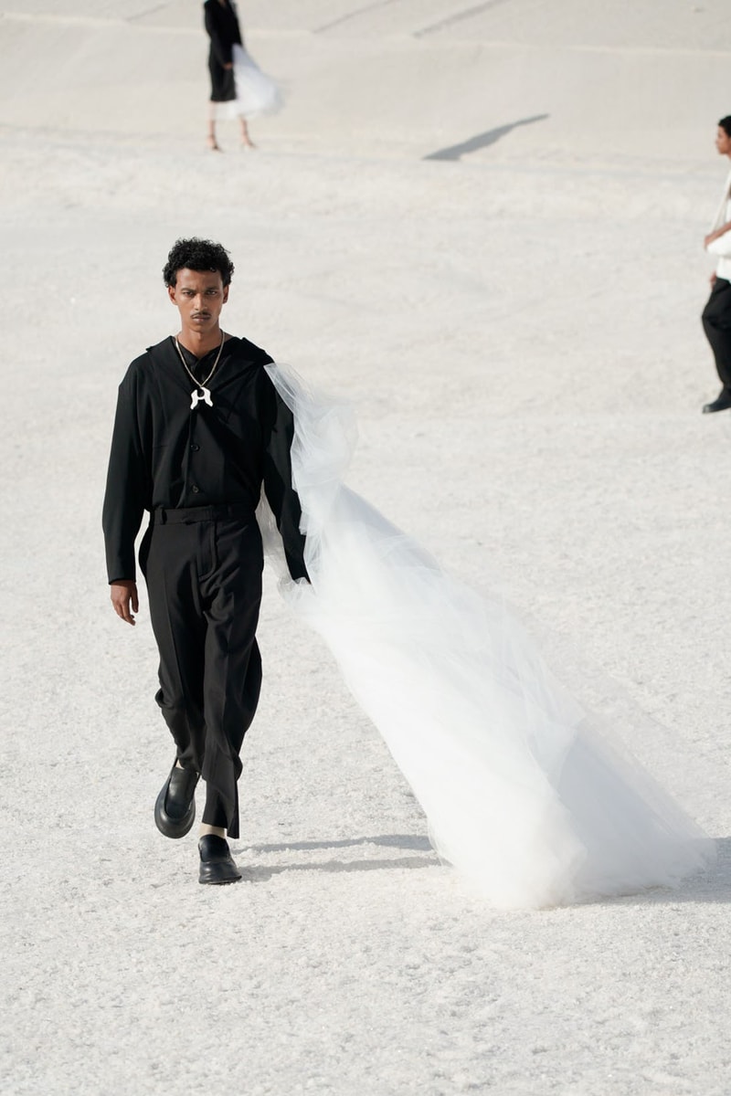 Jacquemus Le Papier Fall WInter Collection Simon Porte Arles Runway Nike Collaboration Images