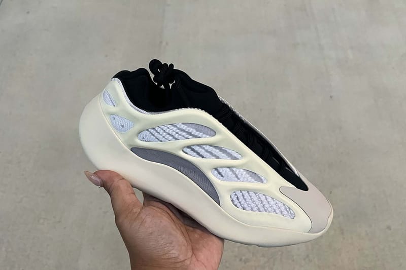 do yeezy 700 run small