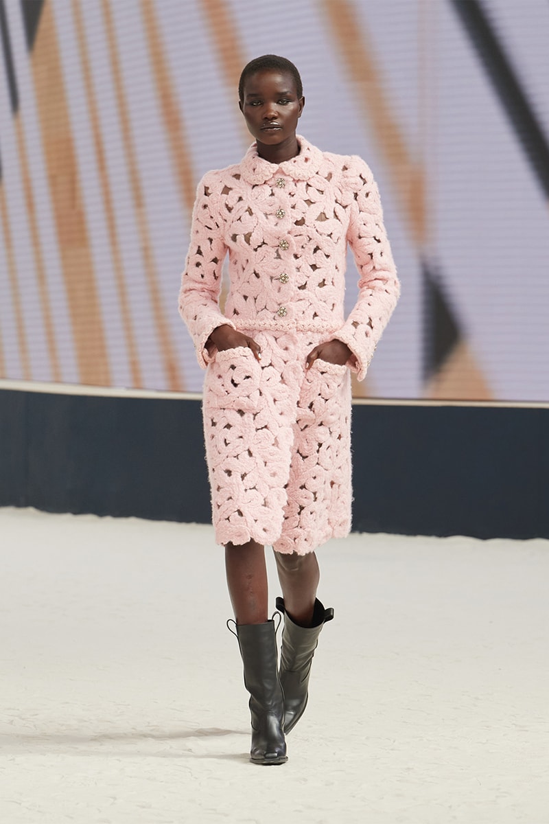 chanel fall/winter 2022 haute couture virginie viard pharrell williams runway dress tweed skirt suits hats 