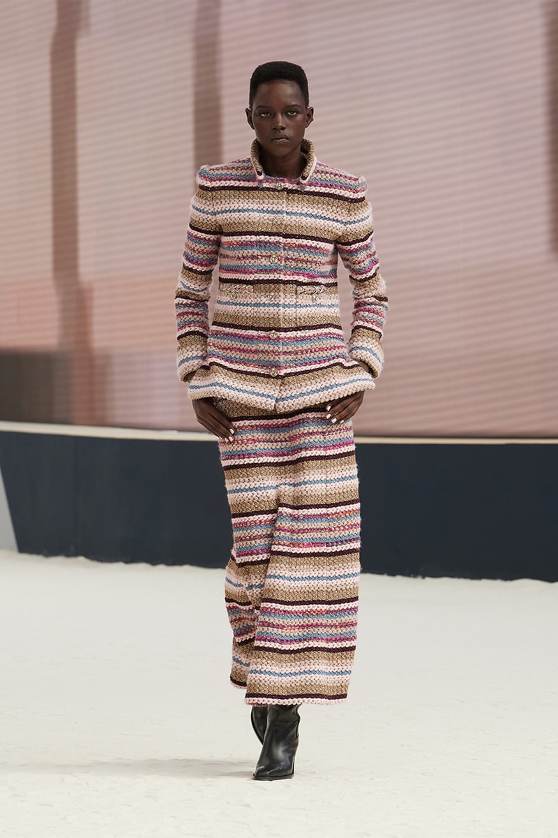chanel fall/winter 2022 haute couture virginie viard pharrell williams runway dress tweed skirt suits hats 